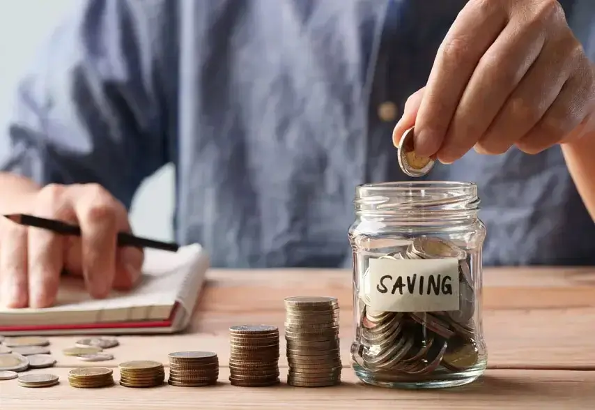 tips-and-tricks-for-saving-money-in-your-twenties (1)